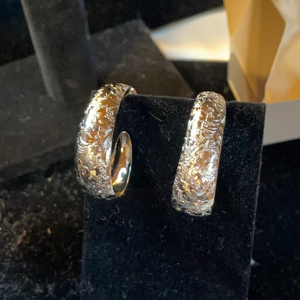 Avon (1992) Vintage Floral Etched Hoop Earrings SilverTone